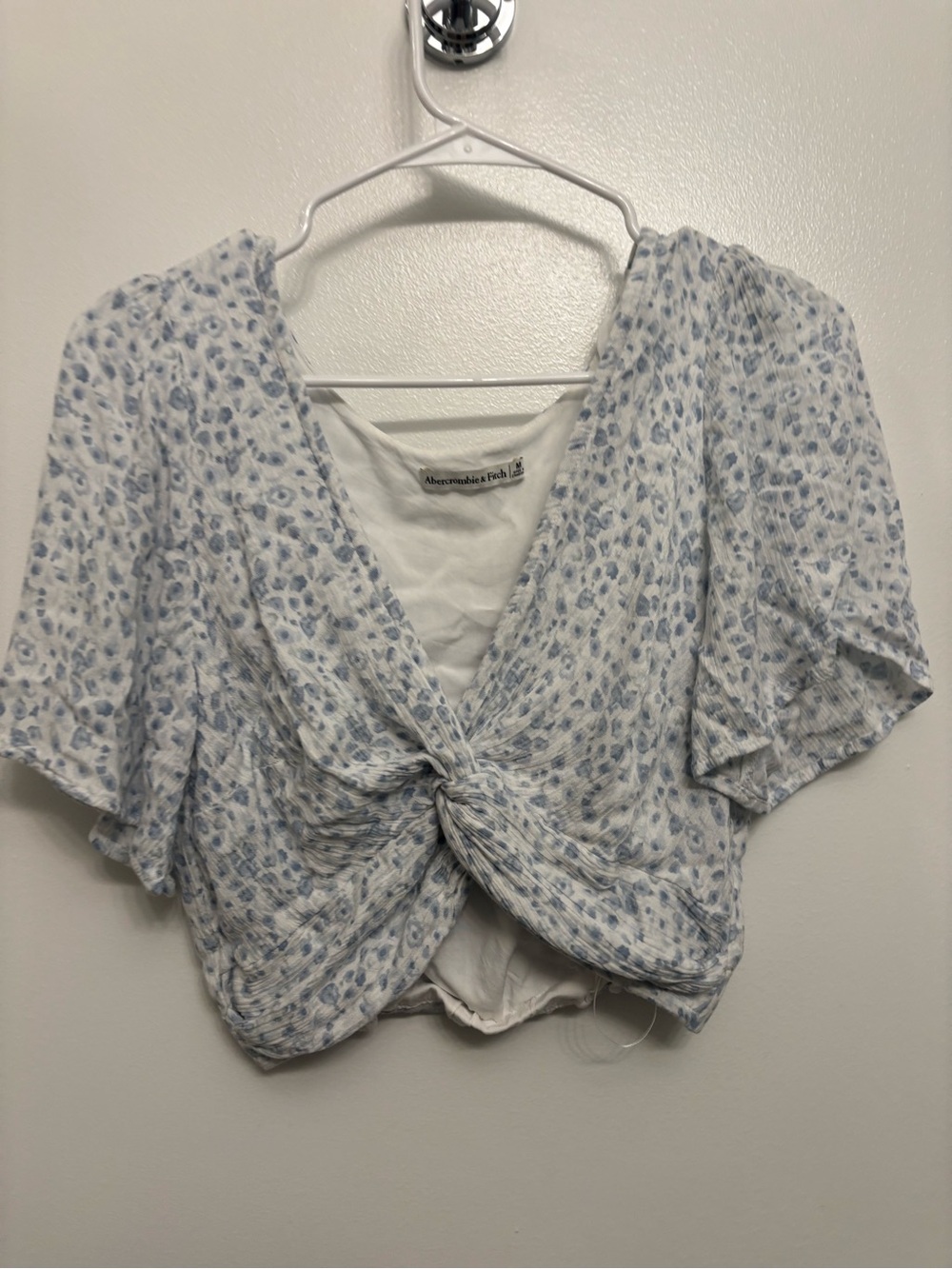 Abercrombie & Fitch White and Light Blue Floral Knot-Front Crop Top